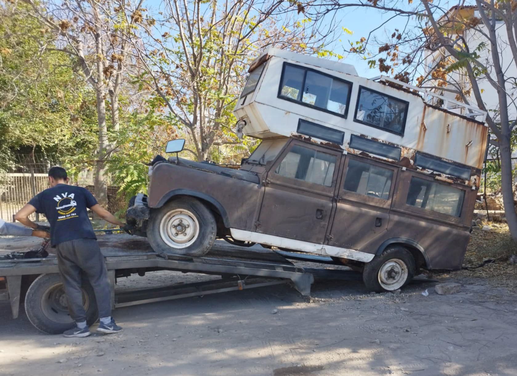 Μεταφορά χαλασμένου τζιπ στην Αττική