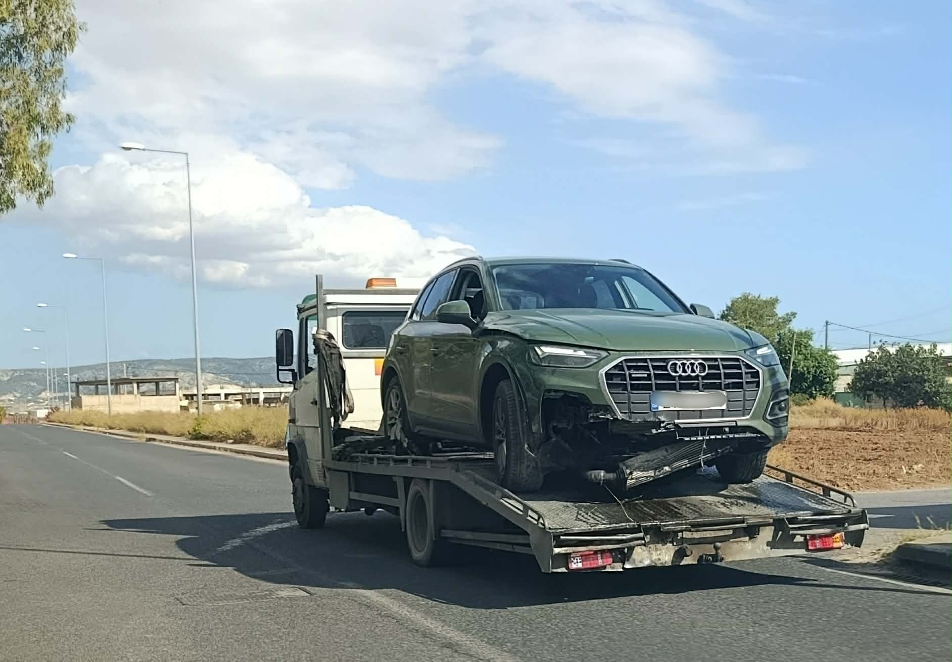 μεταφορά τρακαρισμένου audi